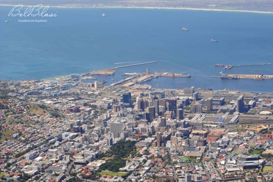 Observando a cidade da Table Mountain. Waterfront.